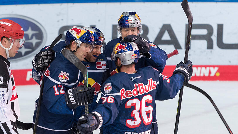 Die Münchner jubeln nach einem Tor gegen die Grizzlys.