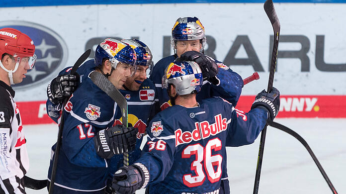 Die Münchner jubeln nach einem Tor gegen die Grizzlys.