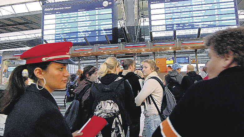 Es führt kein Zug nach Irgendwo. Verärgerte Passagiere, ratlose Bahnbeamten: So ist es nun mal, wenn gestreikt wird. Foto: Gregor Feindt Es führt kein Zug nach Irgendwo. Verärgerte Passagiere, ratlose Bahnbeamten: So ist es nun mal, wenn gestreikt wird. Foto: Gregor Feindt