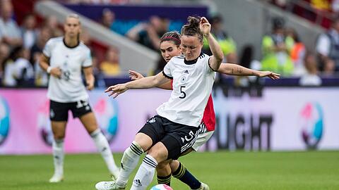 Taktgeberin, Antreiberin und Abfangjägerin: Marina Hegering ist für das DFB-Team unverzichtbar