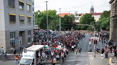 Etwa 3.600 Menschen protestierten in Nürnberg gegen das israelische Vorgehen im Gazakrieg.