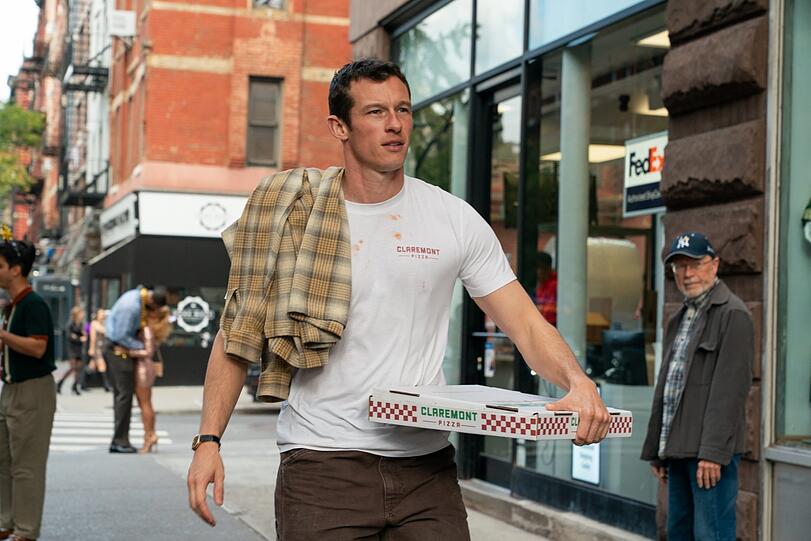 Die einzige Sinnlichkeit: Pizzabacken. Callum Turner wird als neuer James Bond gehandelt, hier ist er nur Owen.