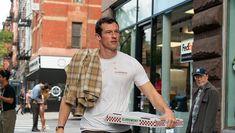 Die einzige Sinnlichkeit: Pizzabacken. Callum Turner wird als neuer James Bond gehandelt, hier ist er nur Owen.