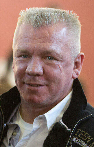 Graciano Rocchigiani (49) - Der Gebäudereiniger wurde 1988 Box-Weltmeister und pflegte sein Rabauken-Image als Gegenantwort zum Gentleman-Boxer Henry Maske. Rocchigiani, der für seinen exzessiven Alkoholkonsum berühmt und berüchtigt war, wurde mehrfach zu Freiheitsstrafen verurteilt, darunter wegen Körperverletzung, Sachbeschädigung, wiederholten Fahrens ohne Fahrerlaubnis. Dabei lieferte er sich auch Schlägereien mit der Polizei. Obwohl ihm der Box-Verband WBC 4,5 Millionen Dollar zahlen musste, ist Rocchigiani verarmt. Er lebt heute von Hartz IV.