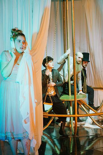 Kathrin Zukowski (Fiordiligi), Daegyun Jeong (Guglielmo), David Jagodic (Ferrando), Frederik Tucker (Don Alfonso)