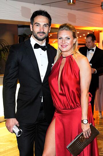 Er hat sie fest im Arm: Magdalena Brzeska und ihr neuer Partner Roland