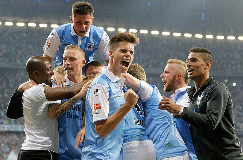 02.06.15: Im Rückspiel dann das Wunder! Die Löwen gewinnen mit 2:1 und halten damit die Klasse.