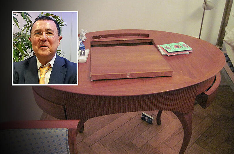 Der geplünderte Schminktisch der Familie Ergin. Achmed Ergin (62) erzählt von dem traumatischen Erlebnis.