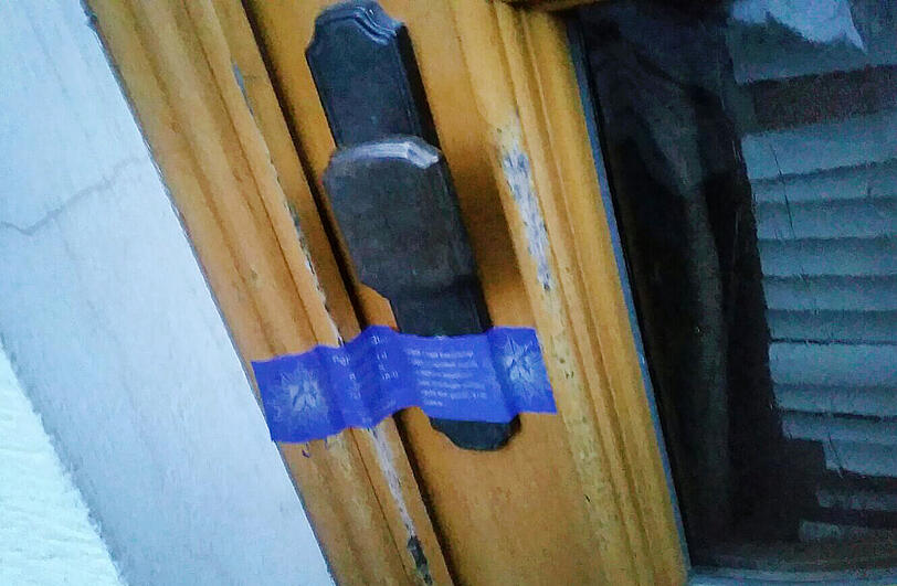 Eine Frau ist im ostwestfälischen Höxter wochenlang auf einem Bauernhof gefangen gehalten worden und schließlich gestorben.