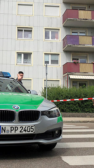 Polizeikräfte am Tatort in Gunzenhausen.