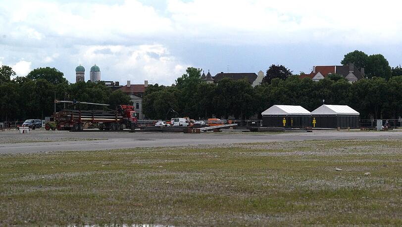 Der südliche Teil der Münchner Theresienwiese wird derzeit wieder begrünt. Im Frühjahr können es sich die Münchner hier dann gut gehen lassen. (Archivbild vom Wiesn-Aufbau) Der südliche Teil der Münchner Theresienwiese wird derzeit wieder begrünt. Im Frühjahr können es sich die Münchner hier dann gut gehen lassen. (Archivbild vom Wiesn-Aufbau)