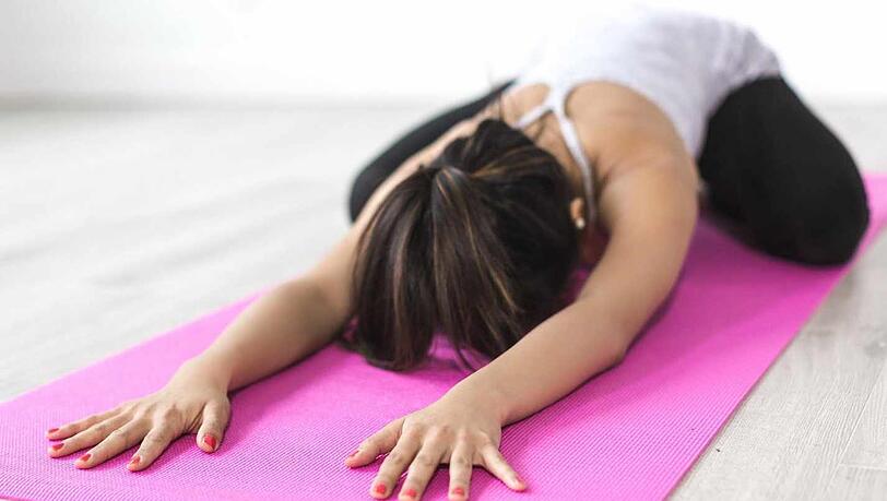 Meditation, Yoga und Sport helfen dabei, besser zu entspannen und fördern einen gesunden Schlaf. Meditation, Yoga und Sport helfen dabei, besser zu entspannen und fördern einen gesunden Schlaf.