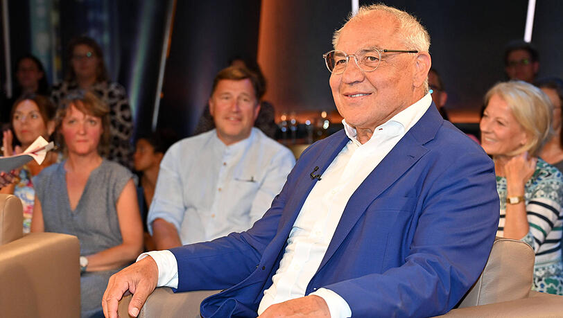 Der ehemalige Bayern-Trainer Felix Magath freut sich, dass beim FC Bayern wieder gearbeitet wird.