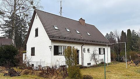 Auch dieses Haus in Hartmannshofen steht zum Verkauf.
