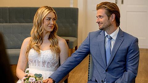 In der RTL-Daily "Gute Zeiten, schlechte Zeiten" sagt J&ouml;rn Schl&ouml;nvoigt bald schon zum dritten Mal "Ja" (hier mit Kollegin Nina Ensmann). Privat will er nicht mehr heiraten.