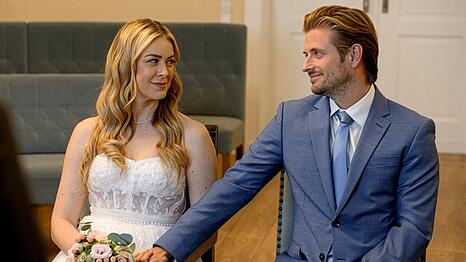 In der RTL-Daily "Gute Zeiten, schlechte Zeiten" sagt J&ouml;rn Schl&ouml;nvoigt bald schon zum dritten Mal "Ja" (hier mit Kollegin Nina Ensmann). Privat will er nicht mehr heiraten.