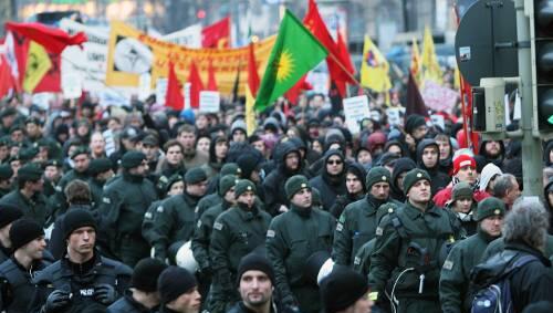 Ohne Skiunterwäsche und Gasbrenner geht gar nichts: Bei der diesjährigen Sicherheitskonferenz haben die 3100 Polizisten mit sibirischer Kälte zu kämpfen. (Symbolbild aus 2011) Ohne Skiunterwäsche und Gasbrenner geht gar nichts: Bei der diesjährigen Sicherheitskonferenz haben die 3100 Polizisten mit sibirischer Kälte zu kämpfen. (Symbolbild aus 2011)