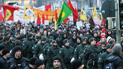 Ohne Skiunterwäsche und Gasbrenner geht gar nichts: Bei der diesjährigen Sicherheitskonferenz haben die 3100 Polizisten mit sibirischer Kälte zu kämpfen. (Symbolbild aus 2011)