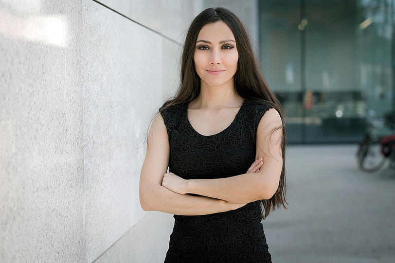 Eve macht Musik: &bdquo;Vor zwei Jahren war ich total verliebt. Nachdem es schmerzhaft endete, nahm ich mir eine Gitarre und schrieb ein Lied.&ldquo;
