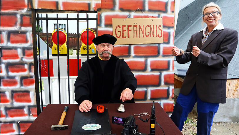 Ein Theaterstück gibt es auch.