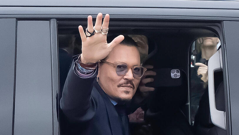 Die Jury hat Johnny Depp im Verleumdungsprozess mit Amber Heard größtenteils recht gegeben. Die Jury hat Johnny Depp im Verleumdungsprozess mit Amber Heard größtenteils recht gegeben.