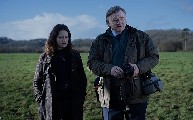 Helen (Claire Foy) und ihren Vater Alisdair (Brendan Gleeson) verbindet die Liebe zur Natur. Helen (Claire Foy) und ihren Vater Alisdair (Brendan Gleeson) verbindet die Liebe zur Natur.