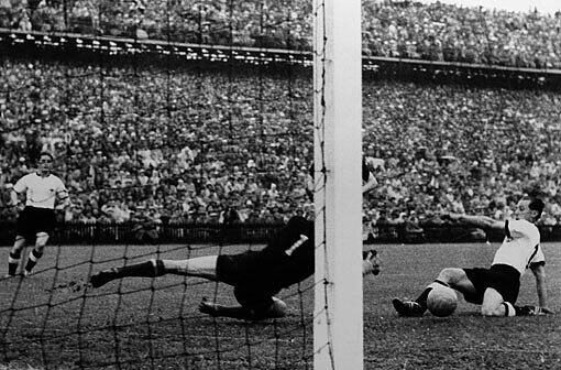 U WIE UNGARN: 1902 erster offizieller Länderspielgegner einer österreichischen Nationalmannschaft. Heute nach zwischenzeitlichen Höhenflügen als Fußball-Nation ähnlich in der Bedeutungslosigkeit versunken wie die Alpenrepublik.