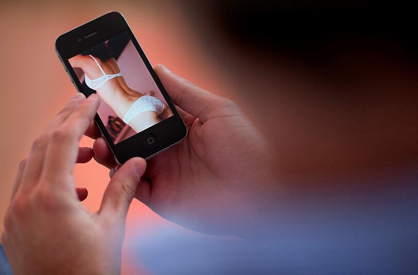 Dutzende Schüler einer High-School sollen sich gegenseitig Nacktfotos geschickt haben. Rund 400 Bilder sollen im Umlauf sein.