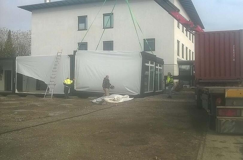 Neben einem Raum für Pressekonferenzen wird der Container-Neubau auch einen Kraftraum enthalten.