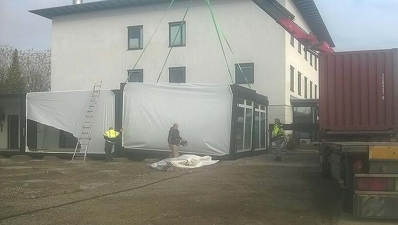 Neben einem Raum für Pressekonferenzen wird der Container-Neubau auch einen Kraftraum enthalten. Neben einem Raum für Pressekonferenzen wird der Container-Neubau auch einen Kraftraum enthalten.