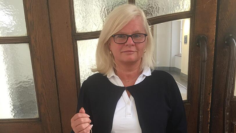 Klägerin Monika J. (55) im Gerichtsflur.