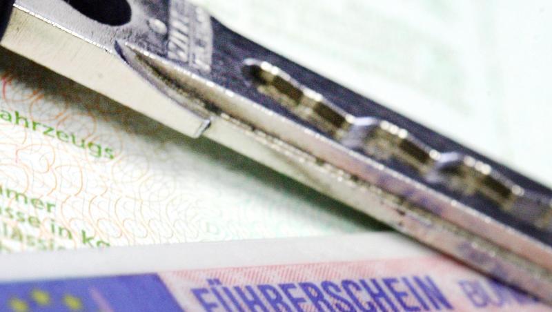 Blick auf einen Führerschein. Foto: Marius Becker/dpa/Symbolbild Blick auf einen Führerschein. Foto: Marius Becker/dpa/Symbolbild