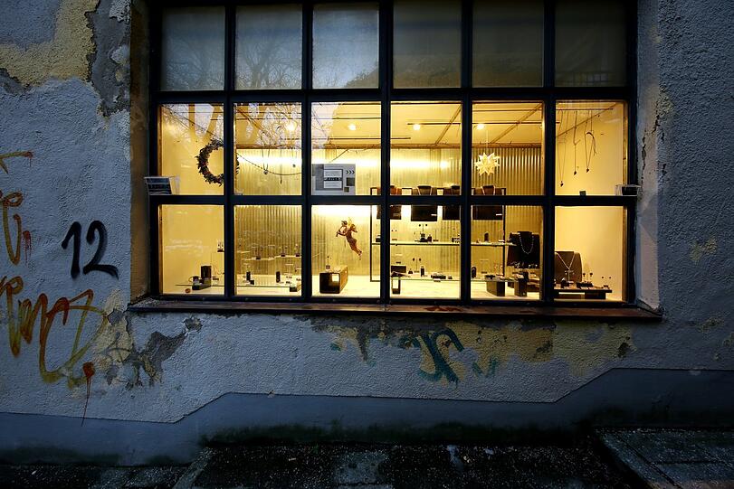 Allein das Schaufenster des Goldschmieds ist schon ein Schmuckstück.