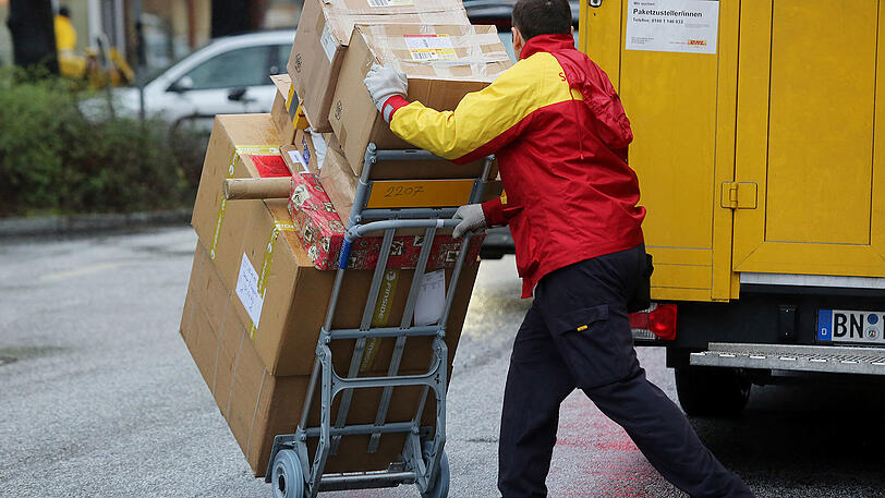 Wenn die Post viel zu tun hat, müssen Kunden warten.