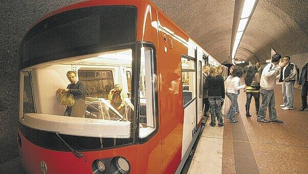 Am 15. Juni geht es los: Die fahrerlose U-Bahn nimmt ihren täglichen Betrieb auf – und mit ihr ein neuer VAG-Fahrplan. Am 15. Juni geht es los: Die fahrerlose U-Bahn nimmt ihren täglichen Betrieb auf – und mit ihr ein neuer VAG-Fahrplan.