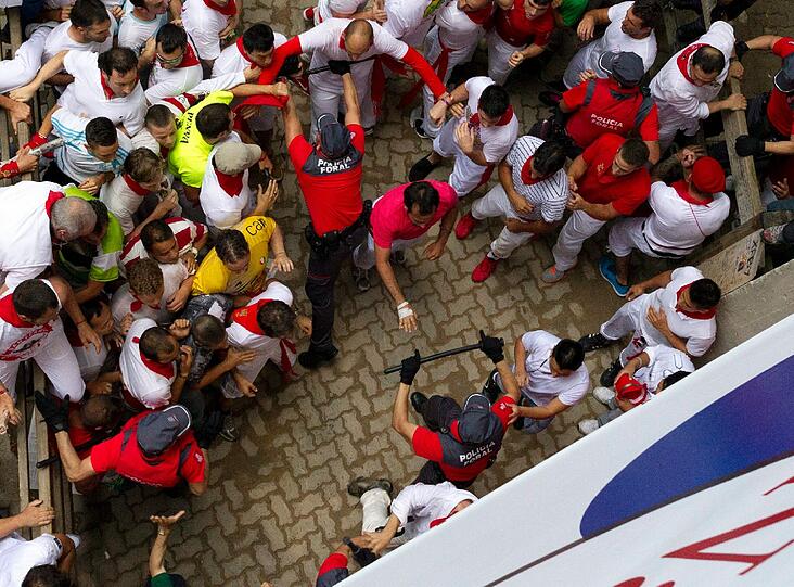 Stierhatz brutal: Aktuelle Bilder aus Pamplona.