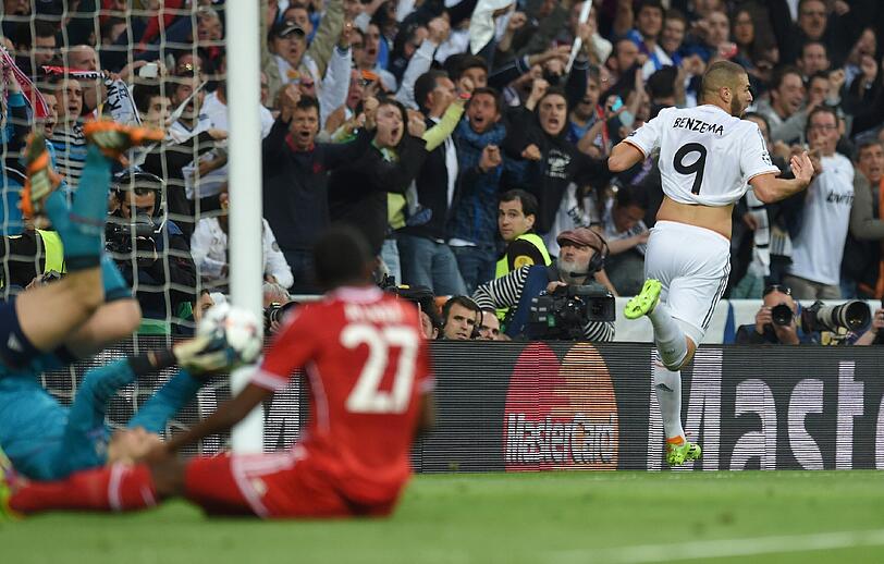 Der Treffer mitten hinein ins Bayern-Herz: Karim Benzema trifft zum 1:0 für Real Madrid. Neuer und Alaba sind geschlagen.