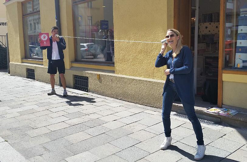Erster Tausch: Dosentelefon gegen Gipsabdruckset.