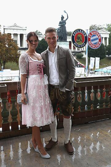 München: Youngster Joshua Kimmich und seine Freundin Lina.