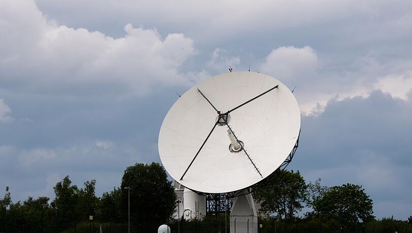 Technik steht an der Außenstelle Schöningen des Bundesnachrichtendienstes (BND) im Landkreis Helmstedt.