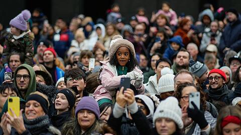 F&uuml;r viele eine Thanksgiving-Tradition: Die Parade in New York schauen.