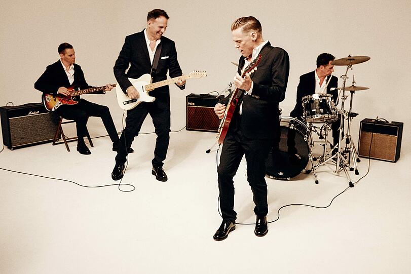So geht Rock! Bryan Adams mit Band.