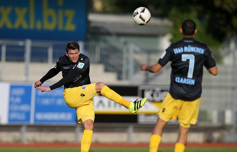 Sebastian Boenisch lief beim Benefizkick in Burghausen 60 Minuten in der Innenverteidigung auf.