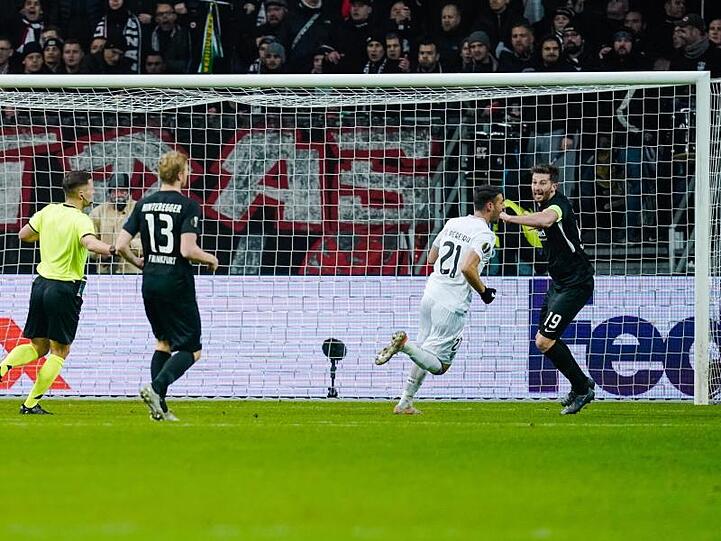 Früher Eintracht-Schock: Bereits in der 8. Minute zappelte der Ball im Frankfurter Tor.