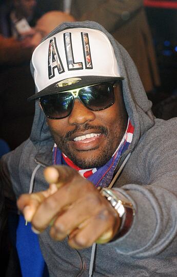 Marco Huck verlor Samstagnacht in der Porsche-Arena Stuttgart nach Punkten gegen Titelverteidiger Alexander Powetkin. Am Ring saß auch der Brite Dereck Chisora. Der 28-Jährige hatte eine Woche zuvor in München für einen Skandal gesorgt. Die Bilder