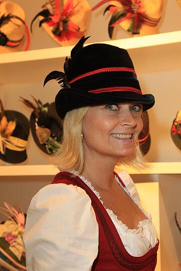 Nach wie vor ein Hingucker: Yvonne Meisner mit einem feschen Trachtenhut.