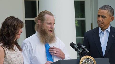 Bowe Bergdahl (Mitte) nach seiner Freilassung - an seiner Seite stehen Ehefrau Jane und US-Präsident Barack Obama