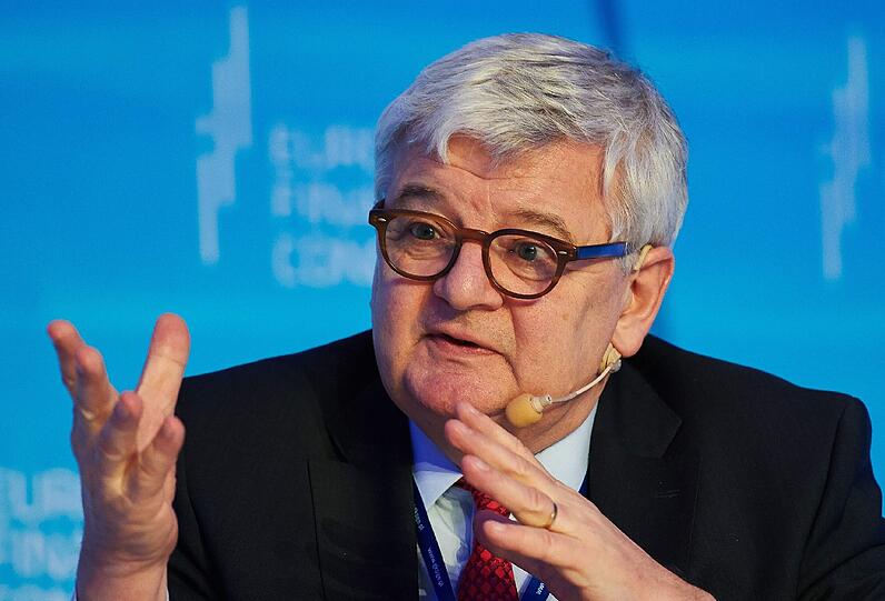 Ex-Außenminister Joschka Fischer hat zwar kein Abi, trotzdem bekam er von den Universitäten Haifa und Tel Aviv den Ehrendoktor verliehen. 2010 lehrte der Politiker sogar als Gast-Professor an der Uni Düsseldorf.