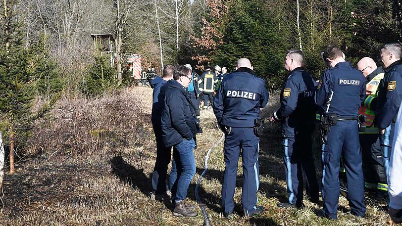 Sie durchsuchten das Gebiet nach Brandbeschleuniger.