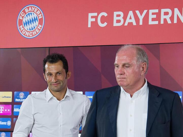 Hasan Salihamidzic und Uli Hoeneß. Foto: Peter Kneffel/Archivbild